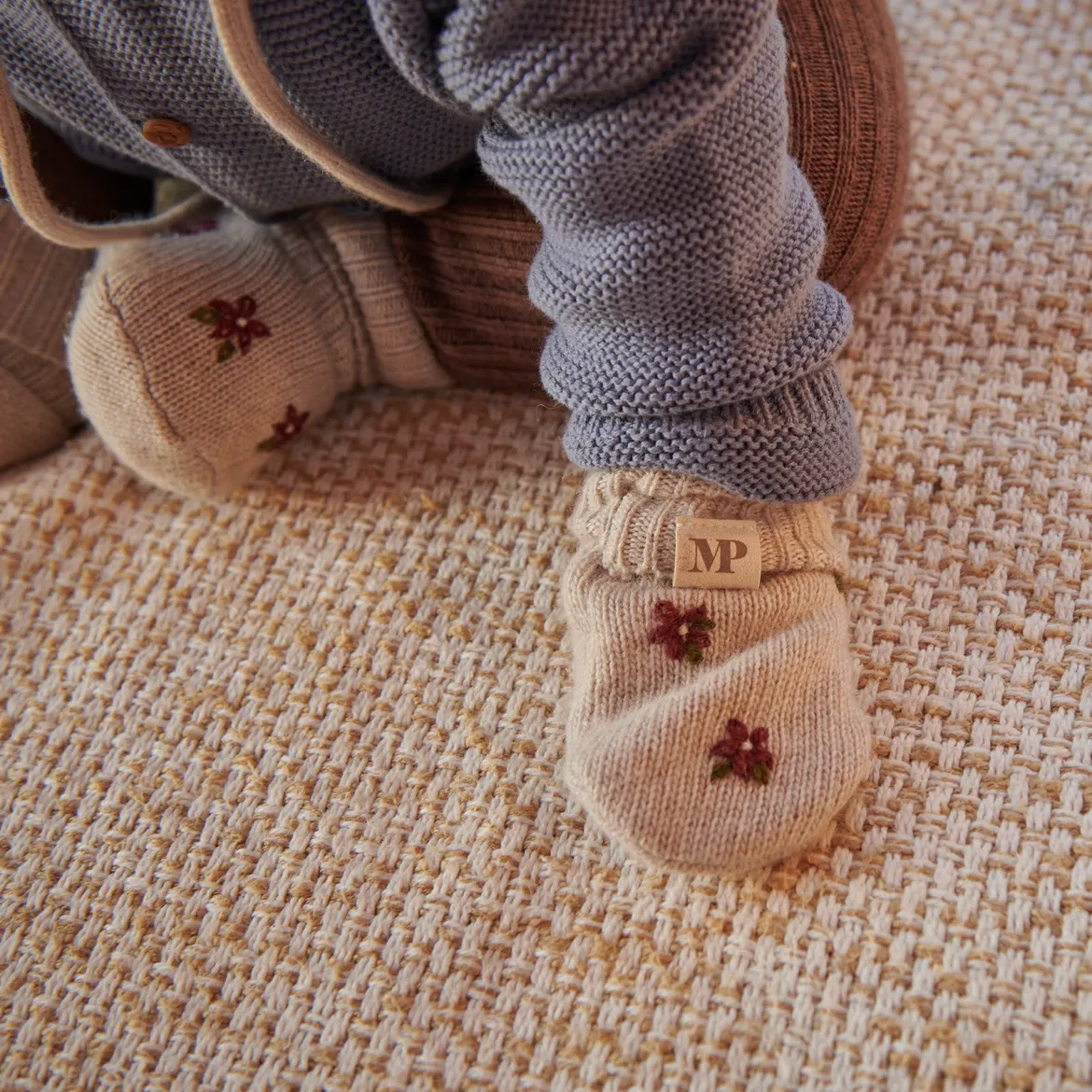 Helsinki floral mittens