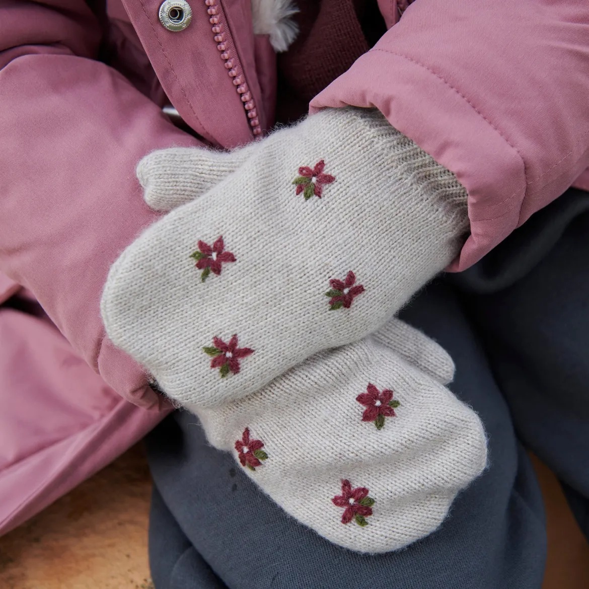 Helsinki floral mittens